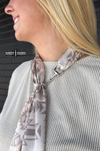 Load image into Gallery viewer, DS Snazzy Snaffle Scarf Slide
