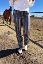Load image into Gallery viewer, DS Ruffled Cup Pants

