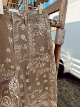 Load image into Gallery viewer, The Dun Paisley Barrel Jeans
