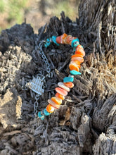 Load image into Gallery viewer, Authentic Spiny Oyster Chip Bead Bracelet
