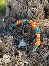 Load image into Gallery viewer, Authentic Spiny Oyster Chip Bead Bracelet
