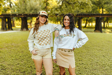 Load image into Gallery viewer, Howdy Graphic Sweatshirt

