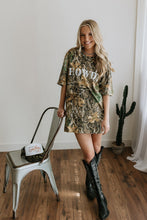 Load image into Gallery viewer, Howdy Tree Camo Graphic Tee
