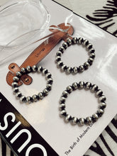 Load image into Gallery viewer, The Stretchy Navajo Pearl Bracelet
