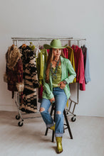 Load image into Gallery viewer, Wrangler Wild West 603 Patty Jeans- 28

