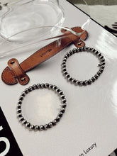 Load image into Gallery viewer, The Stretchy Navajo Pearl Bracelet
