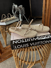 Load image into Gallery viewer, Bermuda Sandals-Size 6
