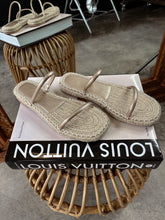 Load image into Gallery viewer, Bermuda Sandals-Size 6
