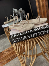Load image into Gallery viewer, Bermuda Sandals-Size 6
