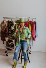 Load image into Gallery viewer, Wrangler Wild West 603 Patty Jeans- 28
