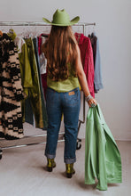 Load image into Gallery viewer, Wrangler Wild West 603 Patty Jeans- 28
