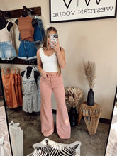 Load image into Gallery viewer, The Wrangler Wanderer 622 Rose Flares
