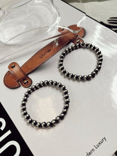 Load image into Gallery viewer, The Stretchy Navajo Pearl Bracelet
