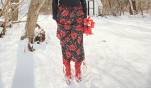 Load image into Gallery viewer, Colores de Mexico Romantic Red Roses Midi Skirt
