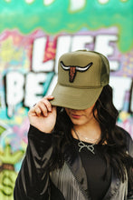 Load image into Gallery viewer, Steer Skull Patch Trucker Hat
