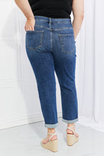 Load image into Gallery viewer, Vervet by Flying Monkey Full Size Distressed Cropped Jeans with Pockets
