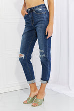 Load image into Gallery viewer, Vervet by Flying Monkey Full Size Distressed Cropped Jeans with Pockets
