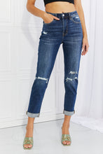 Load image into Gallery viewer, Vervet by Flying Monkey Full Size Distressed Cropped Jeans with Pockets
