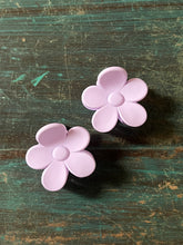 Load image into Gallery viewer, Small Flower Clips
