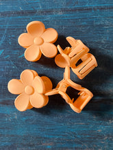 Load image into Gallery viewer, Small Flower Clips
