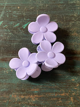 Load image into Gallery viewer, Small Flower Clips
