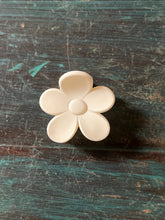 Load image into Gallery viewer, Small Flower Clips

