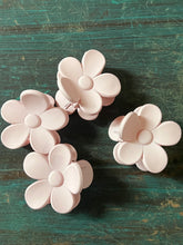 Load image into Gallery viewer, Small Flower Clips
