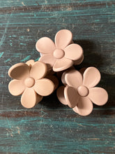 Load image into Gallery viewer, Small Flower Clips
