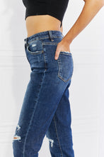 Load image into Gallery viewer, Vervet by Flying Monkey Full Size Distressed Cropped Jeans with Pockets
