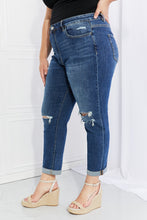 Load image into Gallery viewer, Vervet by Flying Monkey Full Size Distressed Cropped Jeans with Pockets

